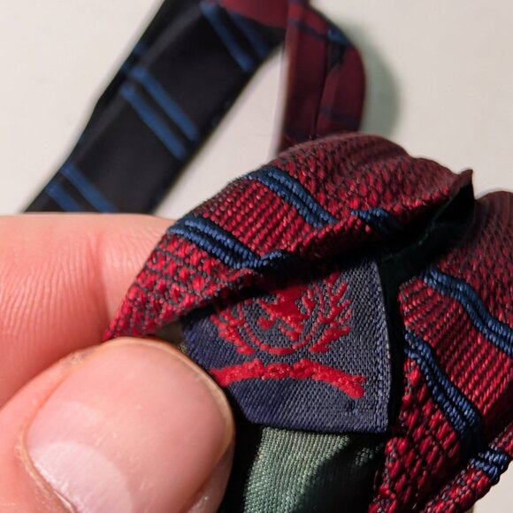 Tommy Hilfiger Blue Striped 100% Silk Made In USA Necktie - Picture 3 of 9